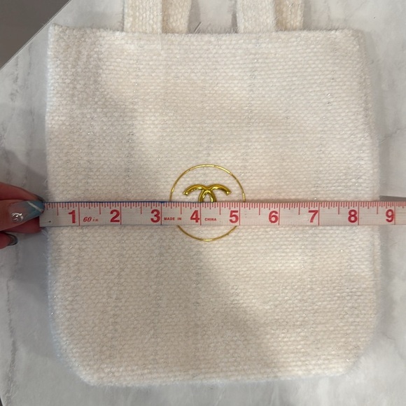 🔥CHANEL White and Gold Beauty Bag🔥 - Picture 6 of 6